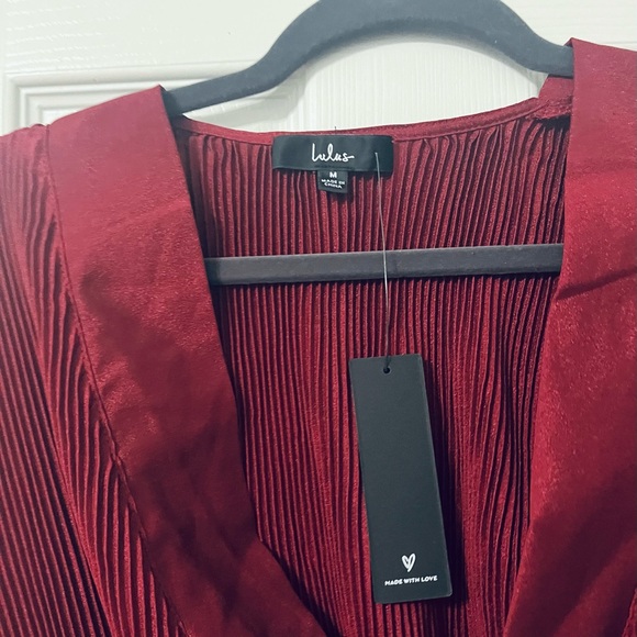 Lulus Plissé Blouse - Picture 2 of 5